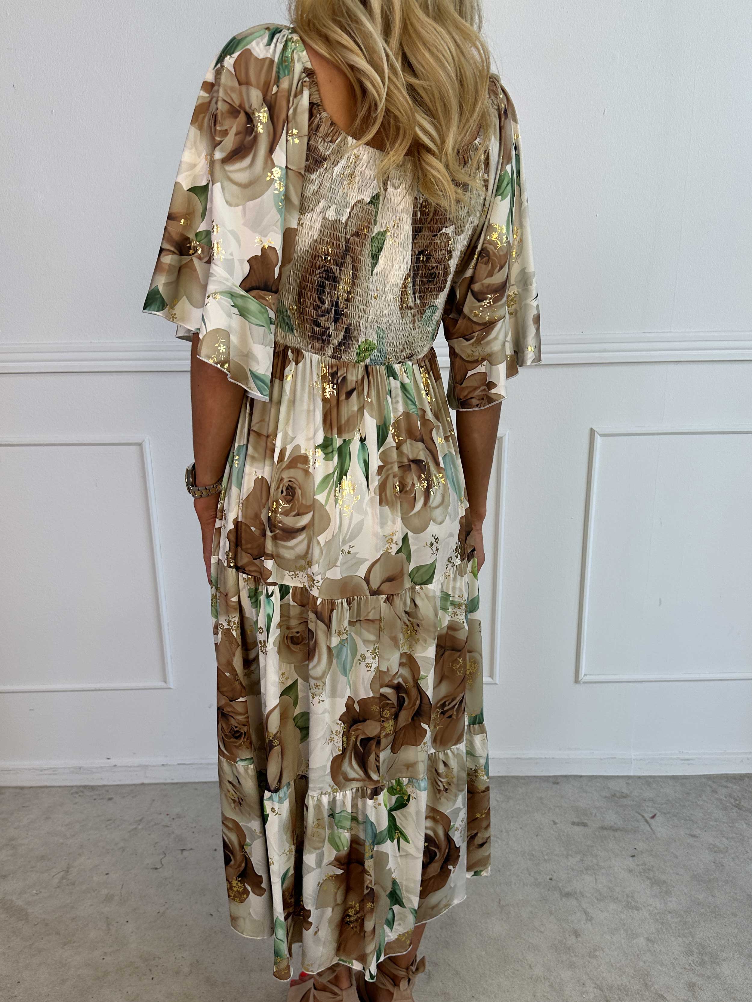 Elna Flower - Blomstret elastisk kjole med smock over brystet